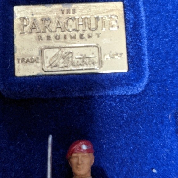 Britian's Limited Edition parachute regiment no 3065 retired in original box - Picture 3 of 10